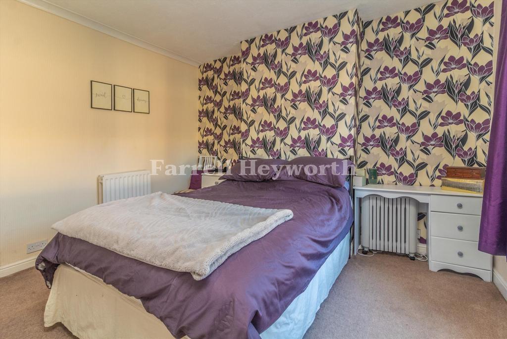 Bedroom 1 image 3
