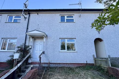 3 bedroom terraced house to rent, Stuart Crescent, Dudley
