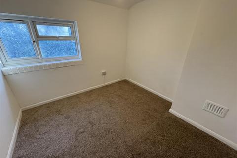 3 bedroom terraced house to rent, Stuart Crescent, Dudley