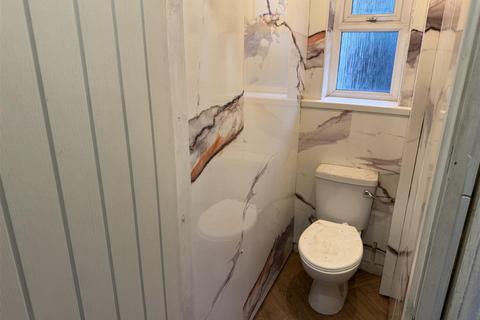 3 bedroom terraced house to rent, Stuart Crescent, Dudley