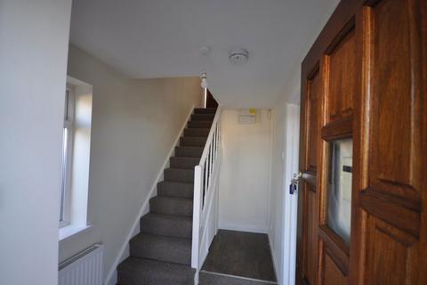 3 bedroom semi-detached house to rent, Pleasant View, Lower Gornal