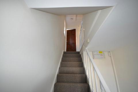 3 bedroom semi-detached house to rent, Pleasant View, Lower Gornal