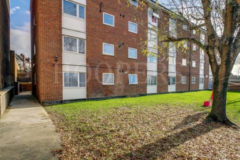 2 bedroom flat for sale, Birse Crescent, London, NW10