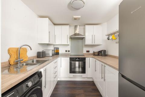 2 bedroom flat for sale, Squires Court, Bedminster