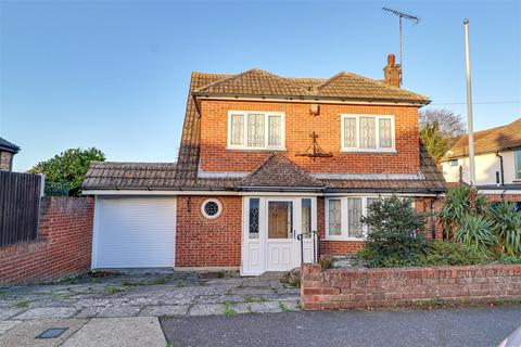 2 bedroom detached house for sale, St. Davids Drive, Leigh-On-Sea SS9