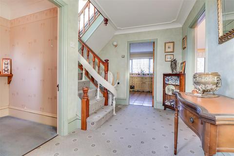 2 bedroom detached house for sale, St. Davids Drive, Leigh-On-Sea SS9