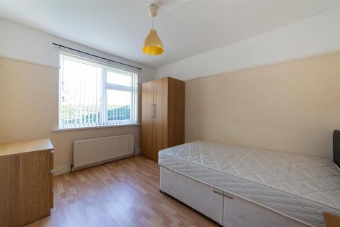 2 bedroom flat to rent, Ferndene Grove, High Heaton, NE7