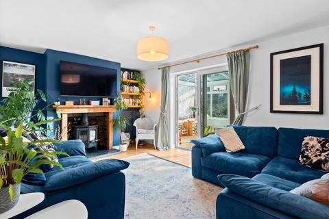 3 bedroom semi-detached house for sale, St. Michaels Close, Ufton, Leamington Spa