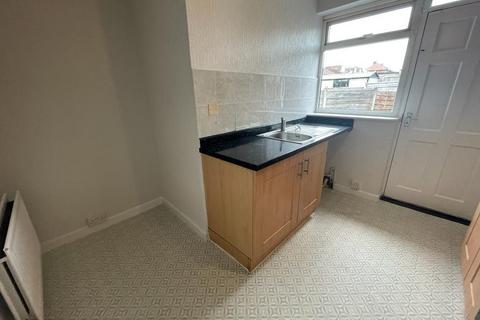 2 bedroom bungalow to rent, Cotswold Avenue, Chadderton, Oldham