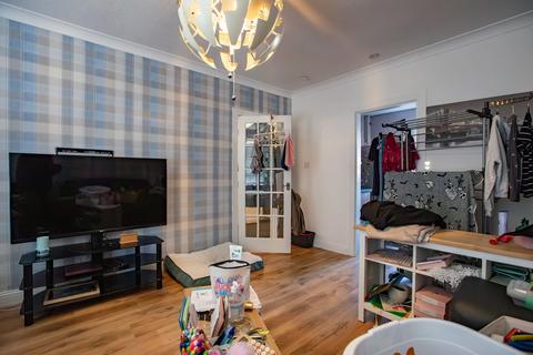 3 bedroom flat for sale, Lochend Avenue, Gartcosh G69