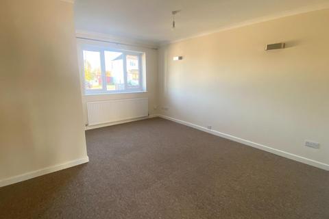 3 bedroom semi-detached house to rent, Hempitts Road, Walton