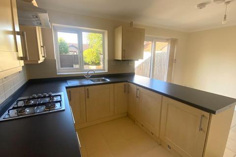 3 bedroom semi-detached house to rent, Hempitts Road, Walton