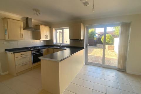 3 bedroom semi-detached house to rent, Hempitts Road, Walton