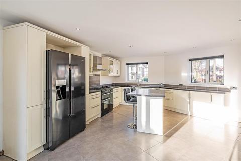 3 bedroom semi-detached house to rent, Stroud Road, Shirley, Solihull
