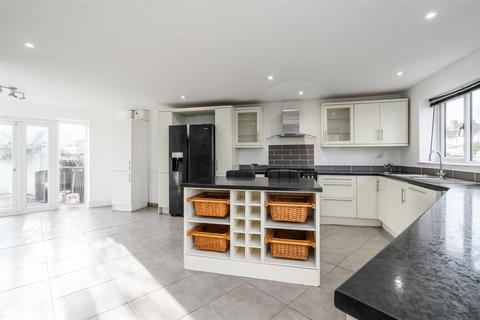3 bedroom semi-detached house to rent, Stroud Road, Shirley, Solihull