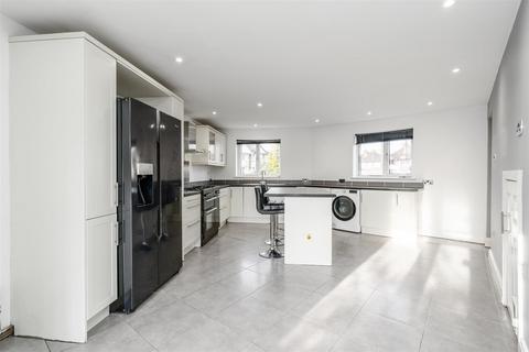 3 bedroom semi-detached house to rent, Stroud Road, Shirley, Solihull