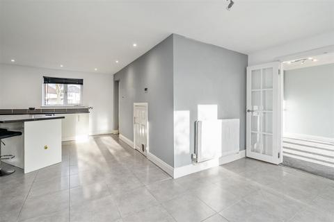 3 bedroom semi-detached house to rent, Stroud Road, Shirley, Solihull