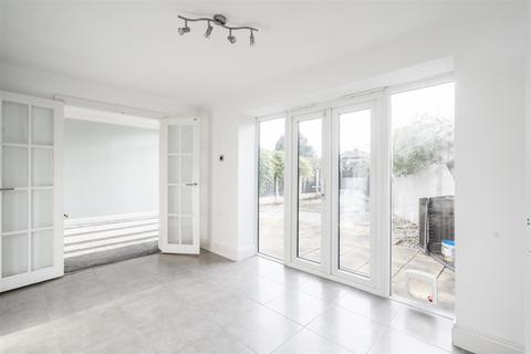 3 bedroom semi-detached house to rent, Stroud Road, Shirley, Solihull