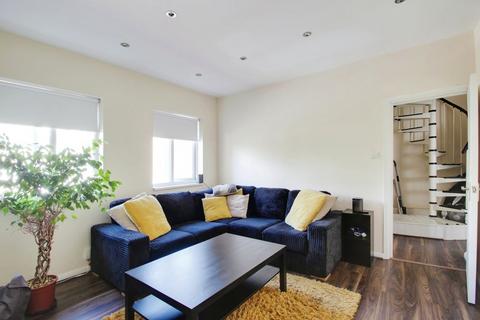 undefined, Bathurst Walk, Richings Park SL0