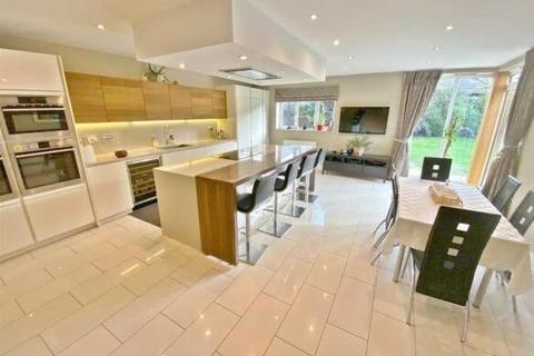5 bedroom detached house to rent, Wyman Chase, Oxley Park, MK4