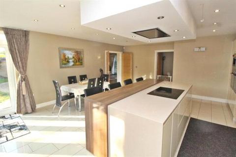 5 bedroom detached house to rent, Wyman Chase, Oxley Park, MK4