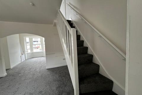 2 bedroom end of terrace house to rent, Woodville Road, Birkenhead