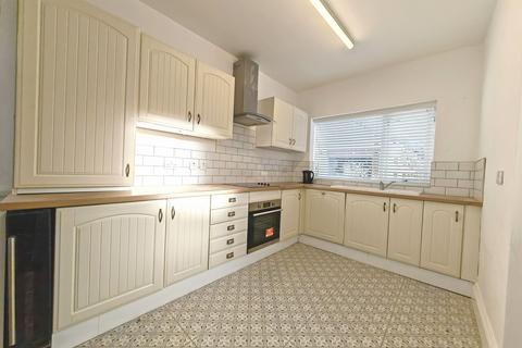 3 bedroom semi-detached bungalow to rent, Elmsleigh Gardens, Sunderland, SR6