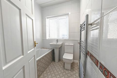 3 bedroom semi-detached bungalow to rent, Elmsleigh Gardens, Sunderland, SR6