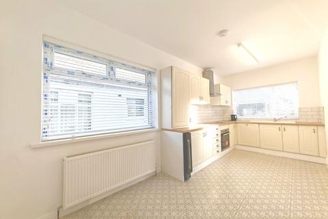 3 bedroom semi-detached bungalow to rent, Elmsleigh Gardens, Sunderland, SR6