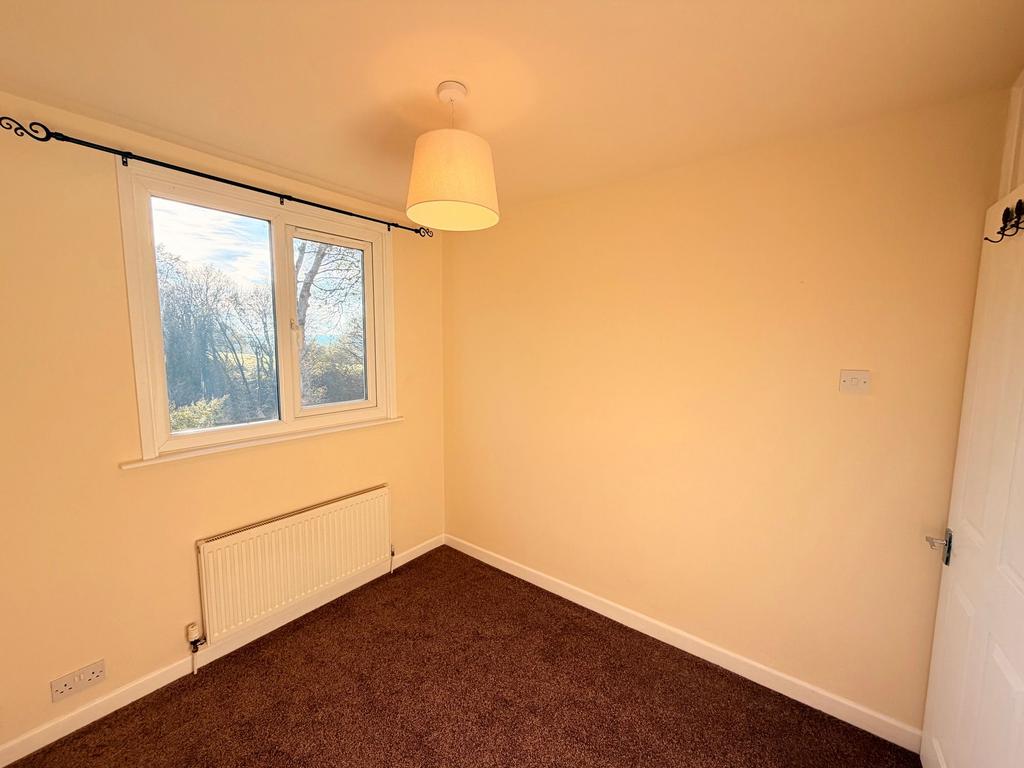 Bedroom (back)