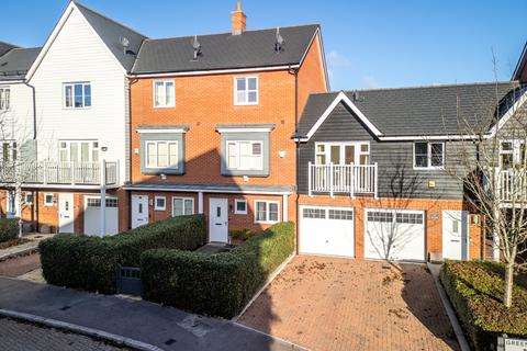 4 bedroom terraced house for sale, Greenwich Drive, Buckinghamshire HP11