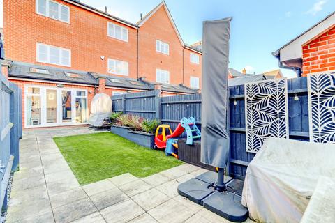 4 bedroom terraced house for sale, Greenwich Drive, Buckinghamshire HP11