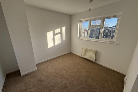 3 bedroom semi-detached house to rent, Broad Street, Coseley