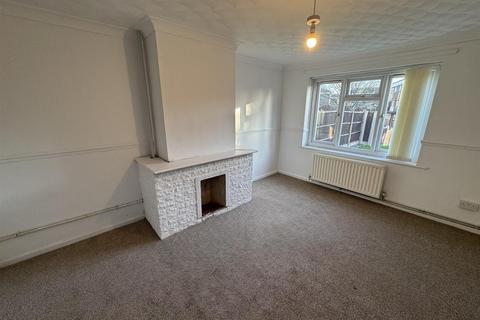 3 bedroom semi-detached house to rent, Broad Street, Coseley