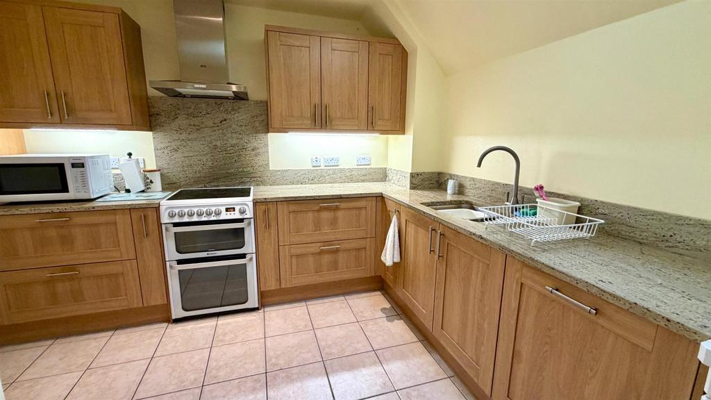 L shaped kitchen breakfast room