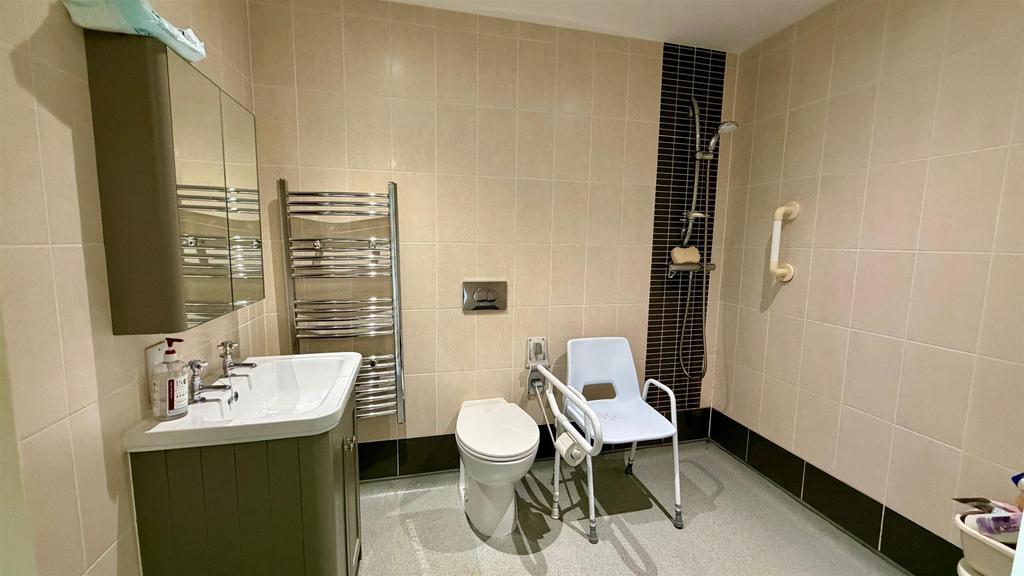 En suite wet room