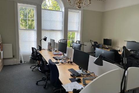 Office to rent, 2 Queens Para Bath BA1 2NJ
