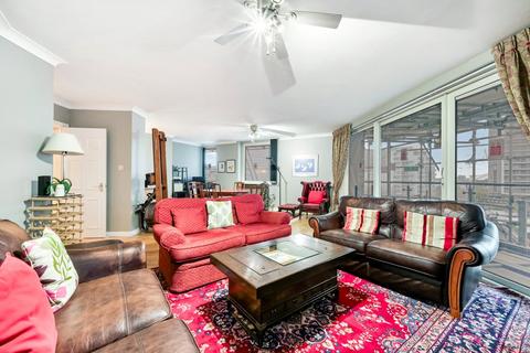 undefined, Boardwalk Place, London, E14