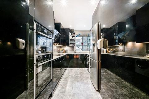 undefined, Boardwalk Place, London, E14
