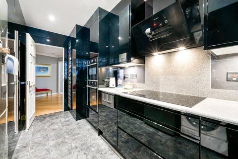 undefined, Boardwalk Place, London, E14