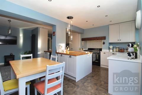 4 bedroom semi-detached house for sale, Cozens Road, Ware