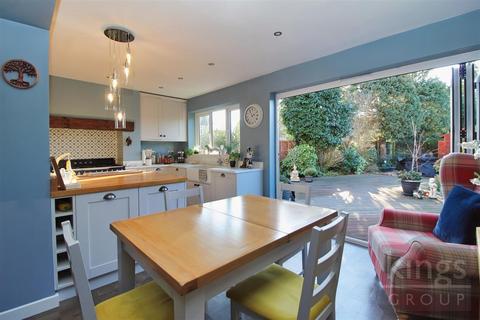 4 bedroom semi-detached house for sale, Cozens Road, Ware