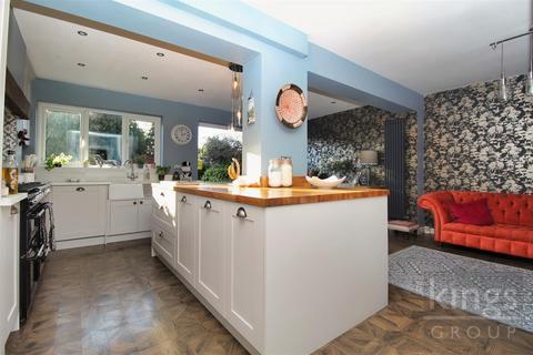 4 bedroom semi-detached house for sale, Cozens Road, Ware