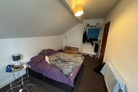 6 bedroom terraced house to rent, St Michaels Terrace, Headingley LS6
