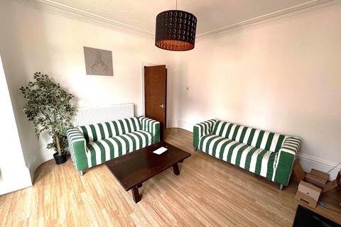 6 bedroom terraced house to rent, St Michaels Terrace, Headingley LS6