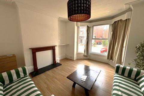 6 bedroom terraced house to rent, St Michaels Terrace, Headingley LS6