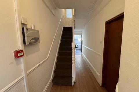 6 bedroom terraced house to rent, St Michaels Terrace, Headingley LS6