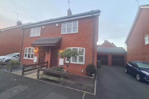 3 bedroom semi-detached house to rent, Hipkiss Gardens, Droitwich WR9