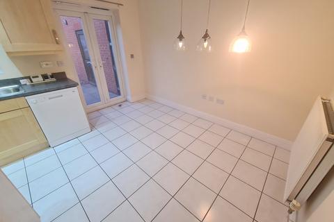 3 bedroom semi-detached house to rent, Hipkiss Gardens, Droitwich WR9