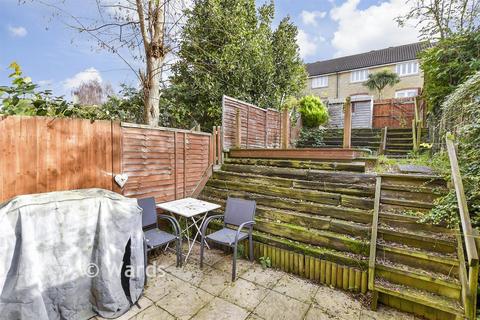 3 bedroom townhouse for sale, Hereford Close, Ashford TN24
